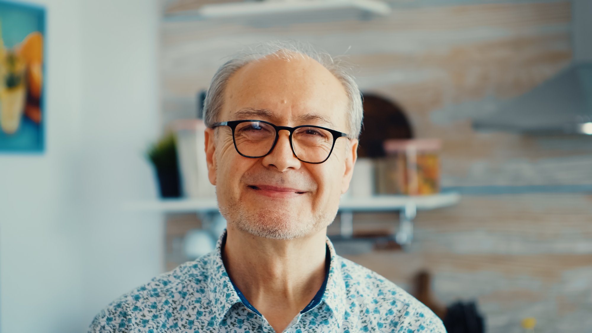 close-up-smiling-senior-man-kitchen-looking-camera-wearing-eyeglasses-portrait-relaxed-elderly-older-person-morning-enjoying-fresh-warm-drink-healthy-smiling-adult-face